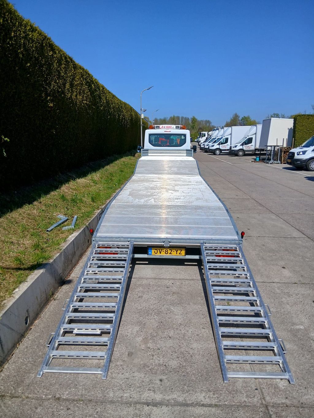 Ford Transit + semi-dieplader 9,0 m.