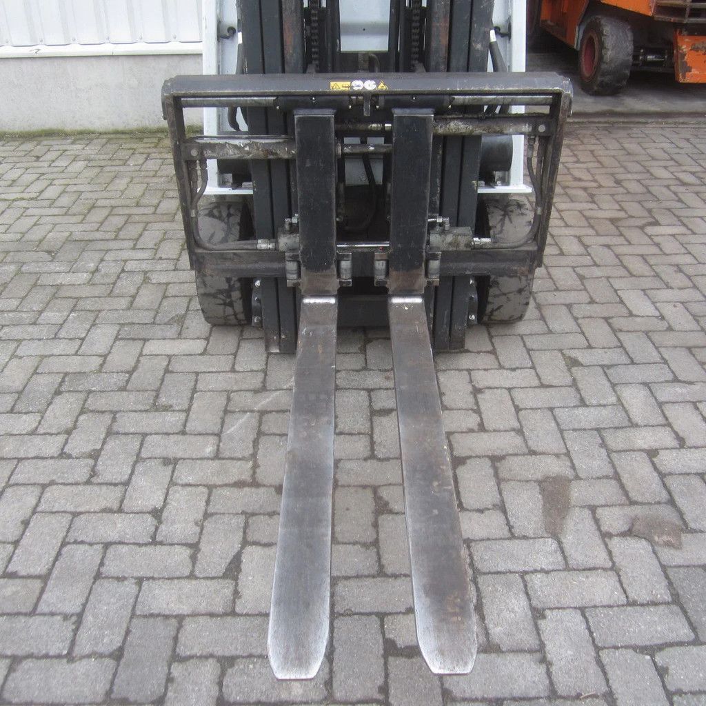 Nissan Heftruck L16Q, elek., triplex, side shift, vorkverstelling.