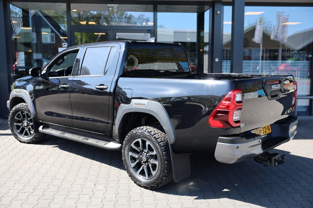 Toyota Hilux 2.8 D-4D DUBBEL CABINE INVINCIBLE A/T 4WD 2 ZITS VAN