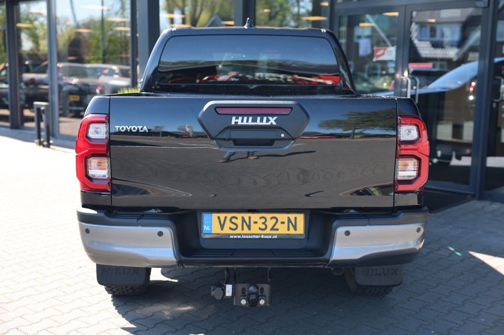 Toyota Hilux 2.8 D-4D DUBBEL CABINE INVINCIBLE A/T 4WD 2 ZITS VAN