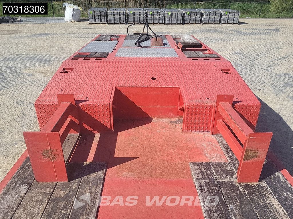 Goldhofer STZ-L5-52/80 4x Steering Axle 1x Lift axle Ramps