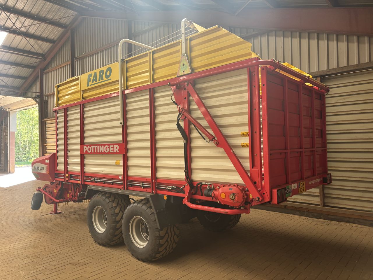Pottinger Faro 3500 opraapwagen ladewagen