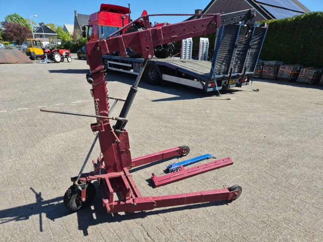 Werkplaats/motorkraan.