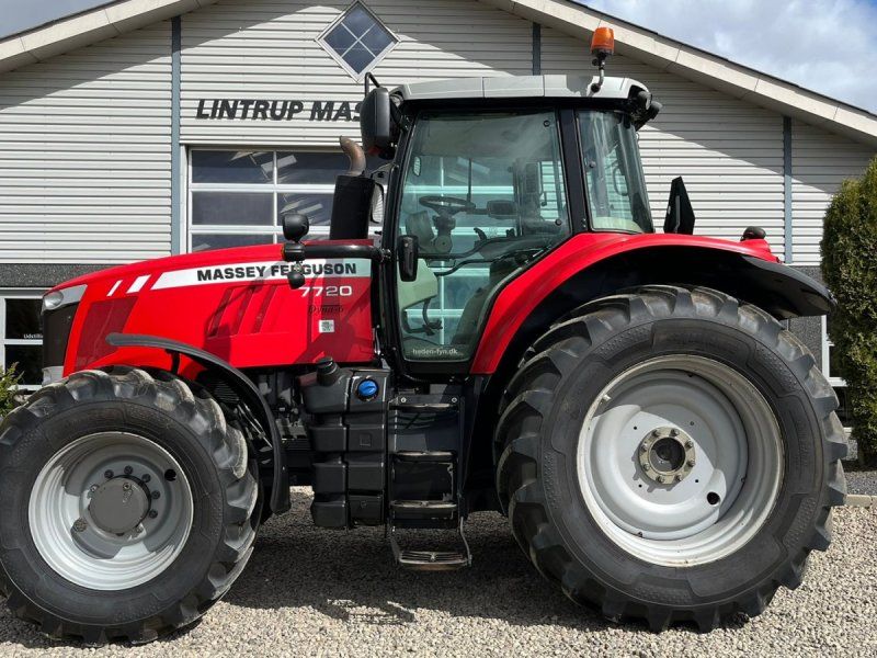 Massey Ferguson 7720 Med frontlift og 4stk næsten nye dæk.
