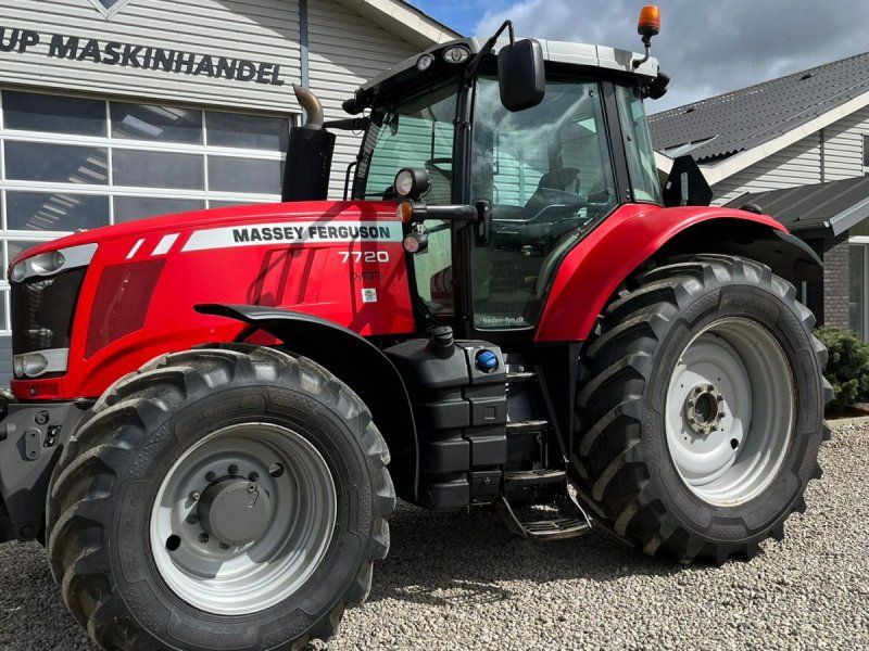 Massey Ferguson 7720 Med frontlift og 4stk næsten nye dæk.