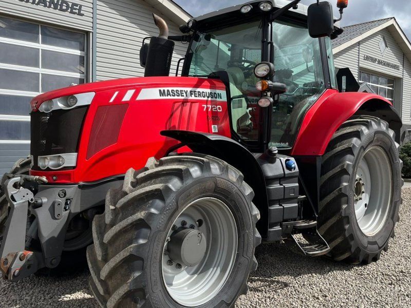 Massey Ferguson 7720 Med frontlift og 4stk næsten nye dæk.