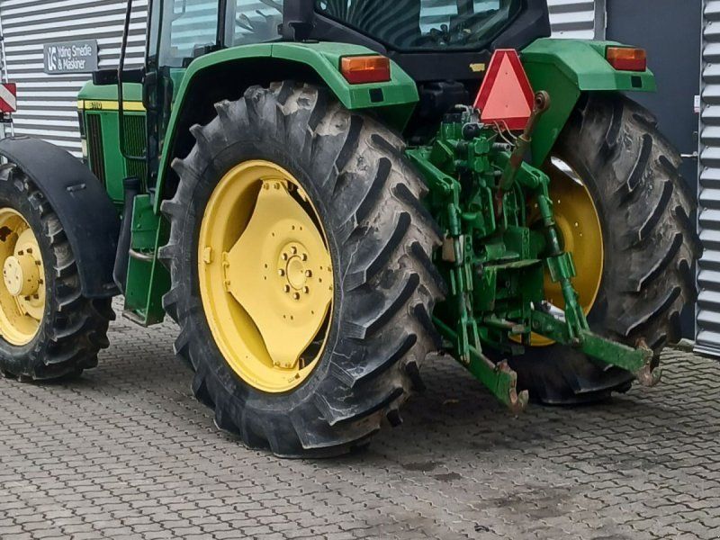John Deere 6110