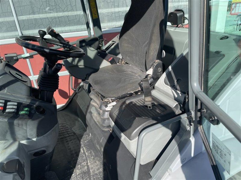 Kramer KL30.8T med skovl , pallegafler, overfaldsgreb