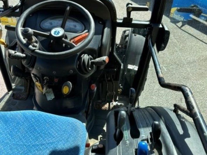 New Holland T3040