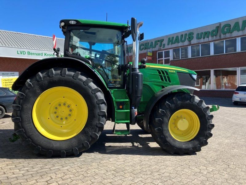 John Deere 6215R
