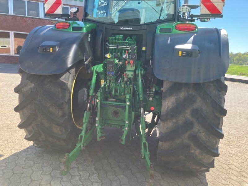 John Deere 6215R