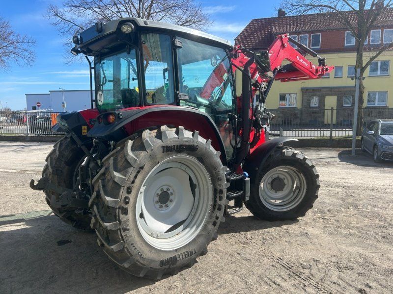 Massey Ferguson 5709