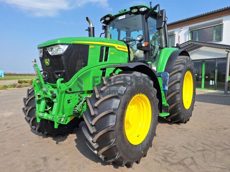 John Deere 6M 200