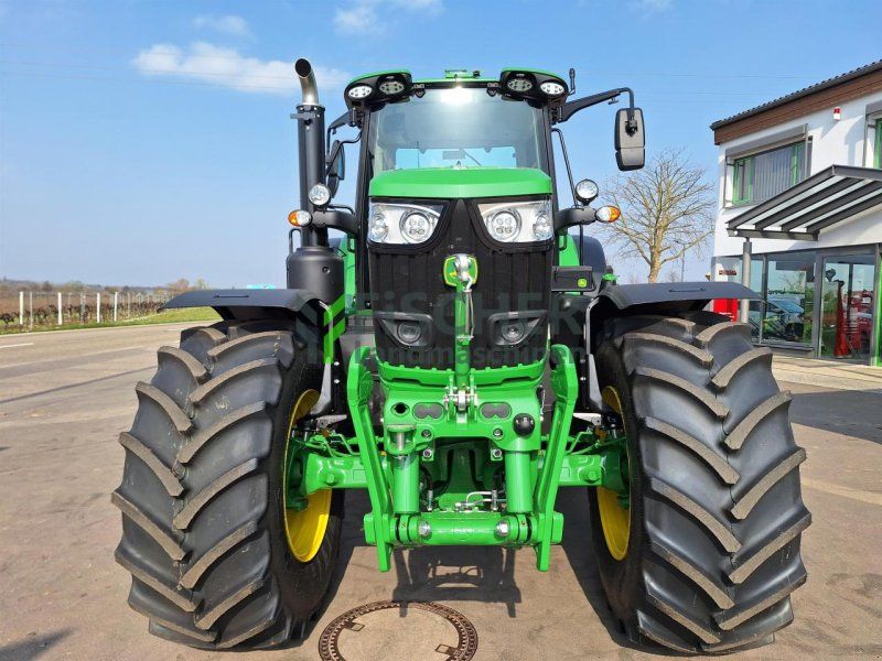 John Deere 6M 200
