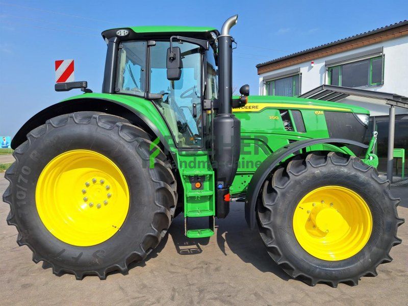 John Deere 6M 200