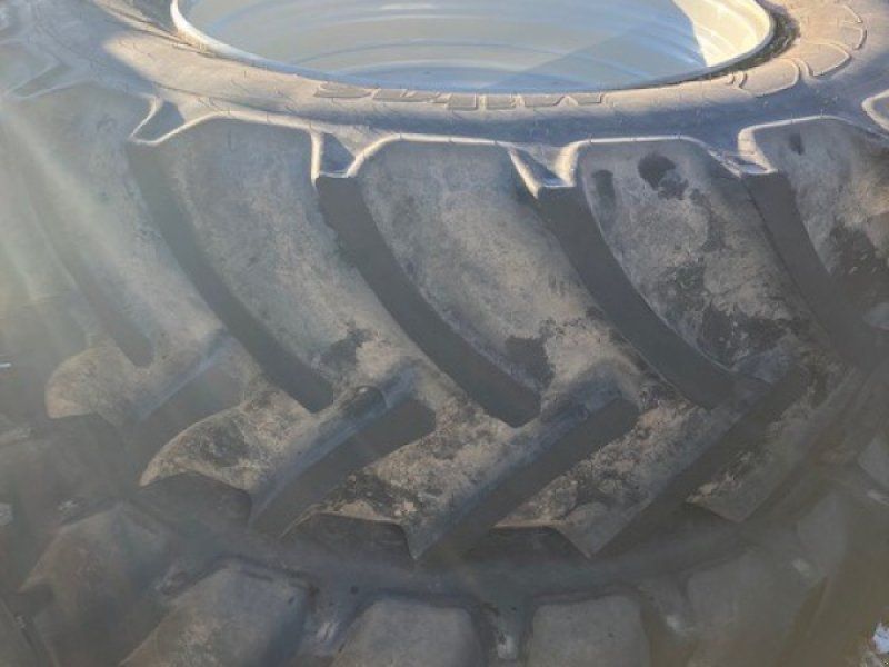 Mitas 650/65R42 + 600/65R28