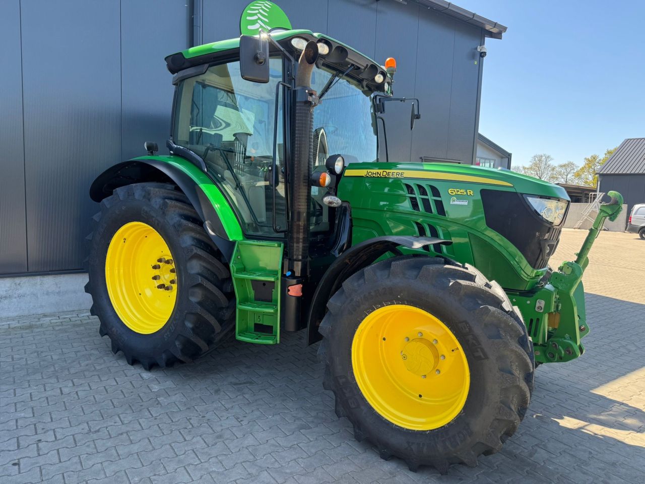 John Deere 6125R AQ