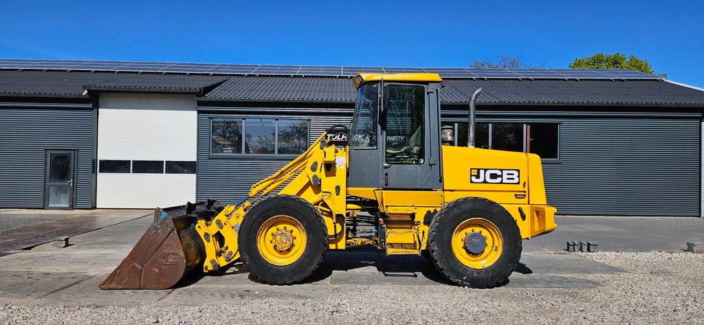 JCB 411 loader