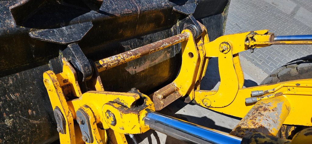 JCB 411 loader