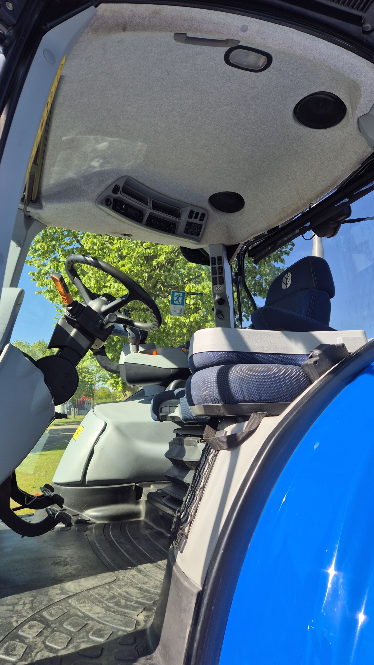New Holland T7.315 HD AC50, Luchtdrukremmen