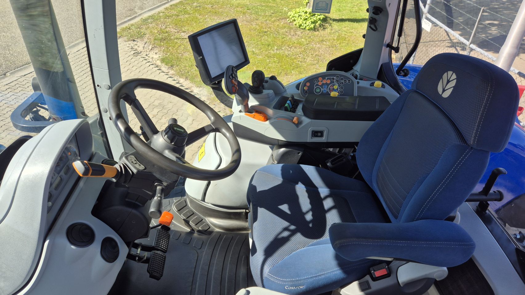 New Holland T7.315 HD AC50, Luchtdrukremmen