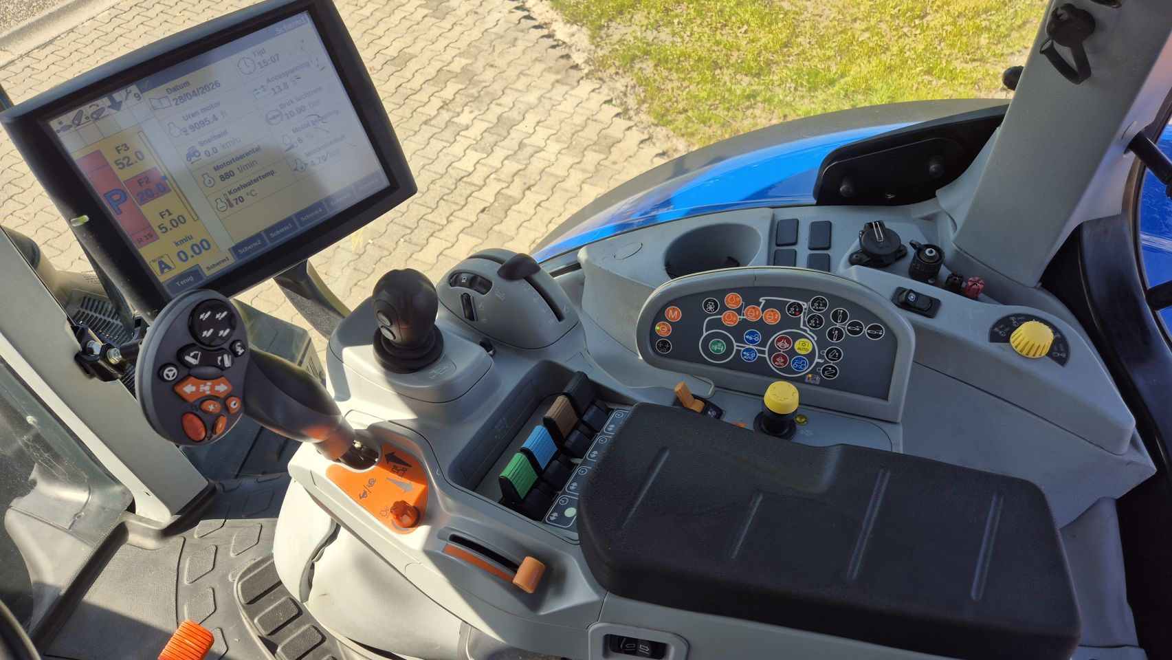 New Holland T7.315 HD AC50, Luchtdrukremmen