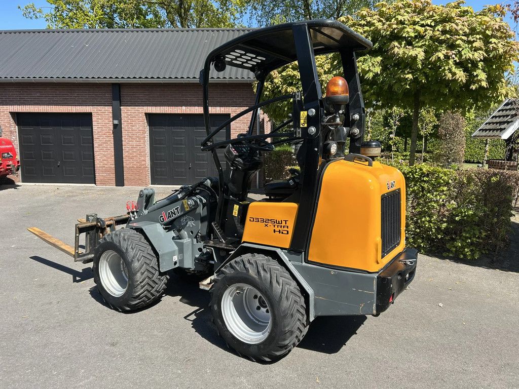 Giant D332SWT X-tra HD