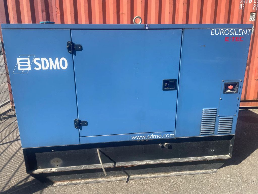 SDMO JS70K 70 KVA (50 std.) NSA Nieuwstaat !!