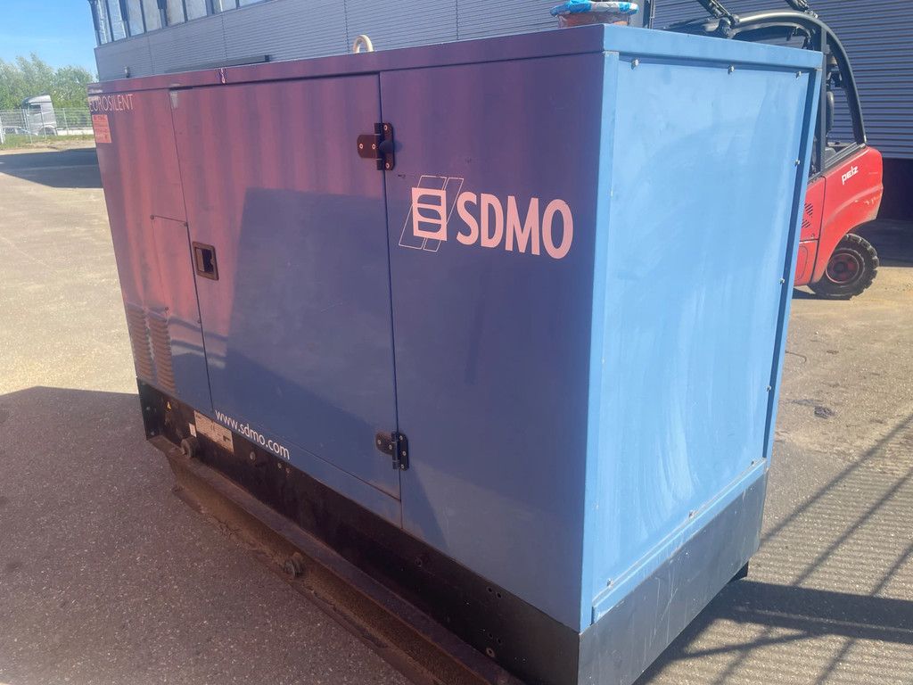 SDMO JS70K 70 KVA (50 std.) NSA Nieuwstaat !!