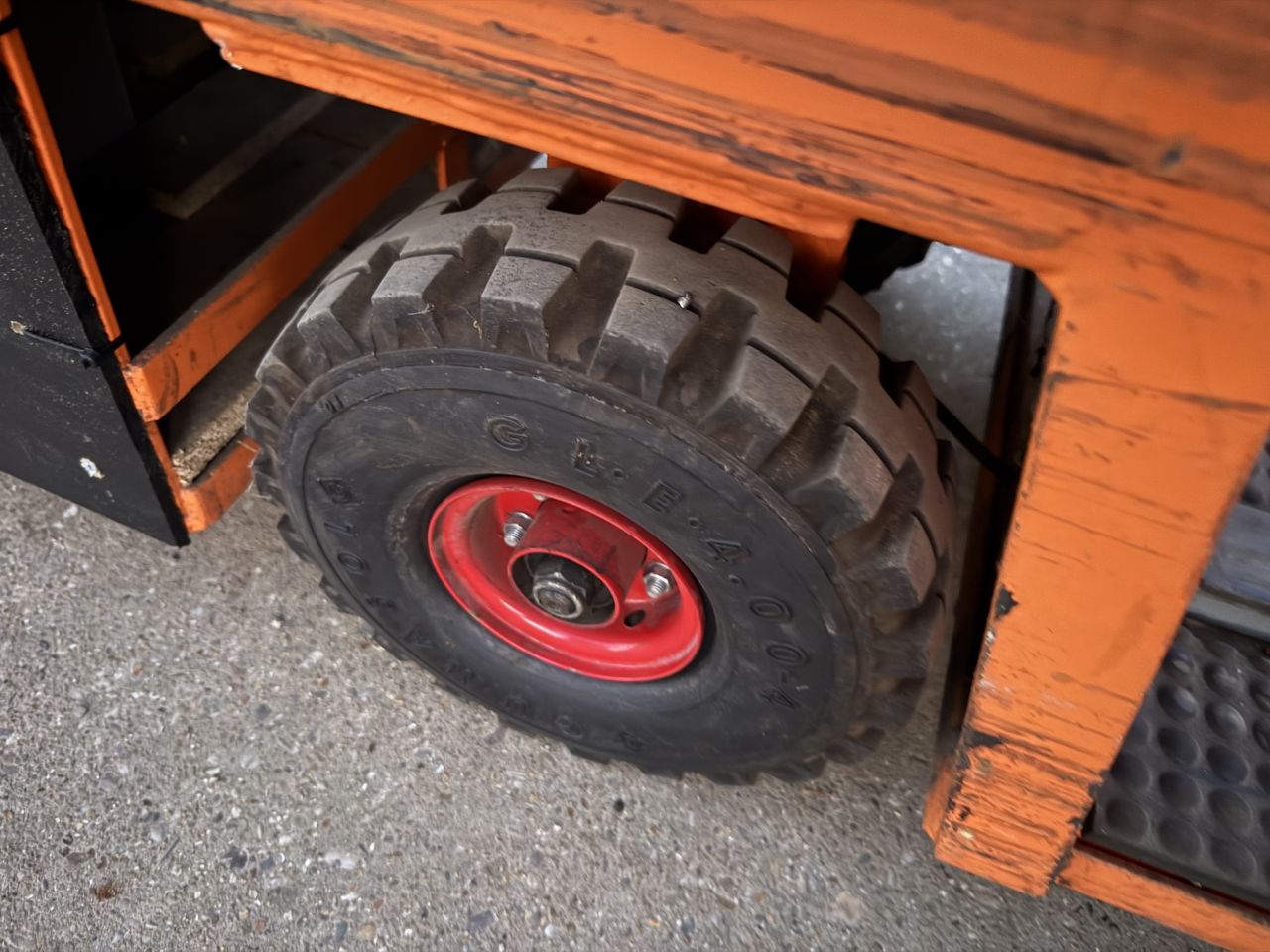 Elektrisch verrijdbare gereedschapwagen werktafel