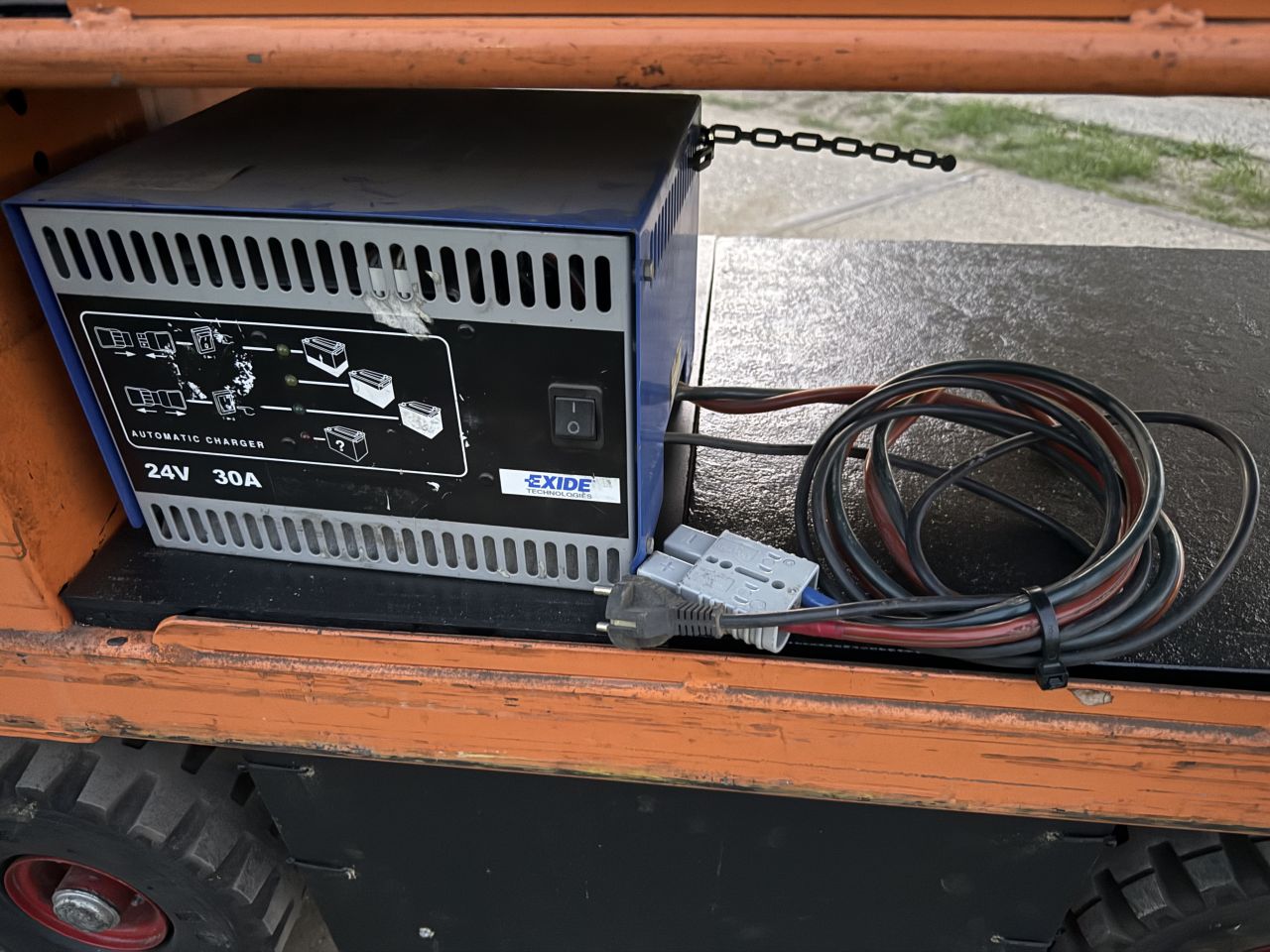 Elektrisch verrijdbare gereedschapwagen werktafel