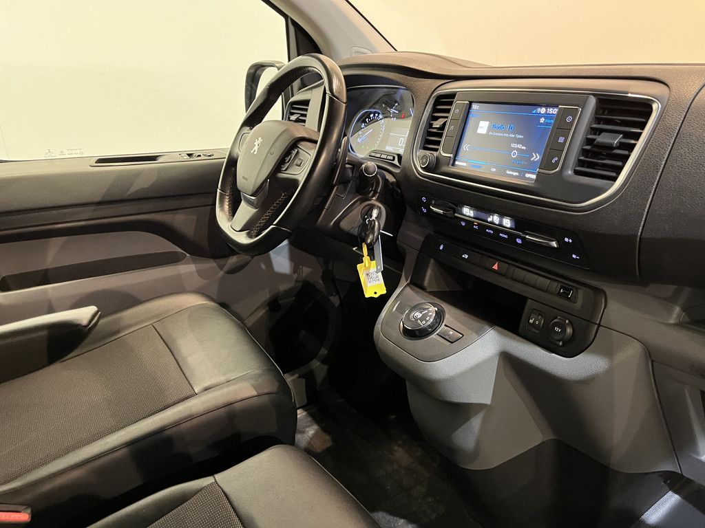 Peugeot Expert 2.0 BlueHDI 120 Long Premium 123 PK Automaat / Servicebus / Sortimo Inrichting / Euro 6 / Schuifdeur L + R / Airco / Cruise Control / Camera / CarPlay / 3-Zits