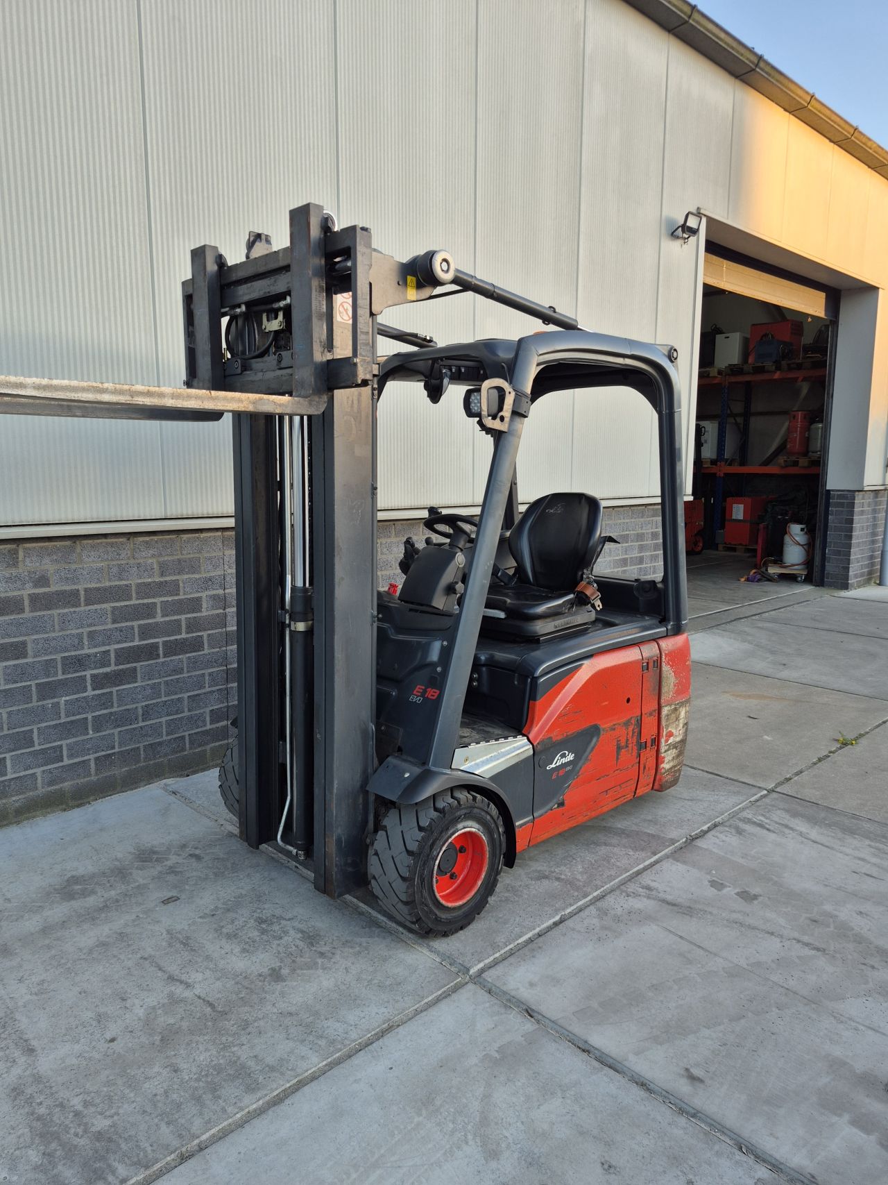 Linde E18-02 triplex sideshift 4.620 mm bj 2017 accu 78%