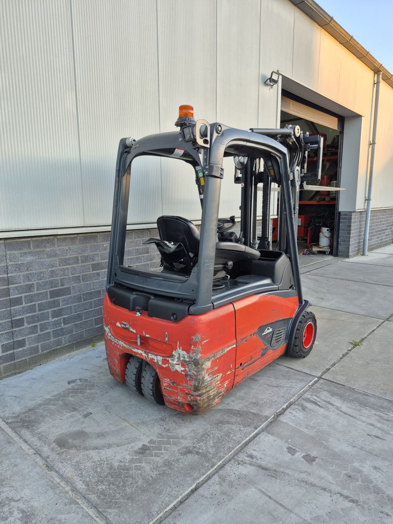 Linde E18-02 triplex sideshift 4.620 mm bj 2017 accu 78%
