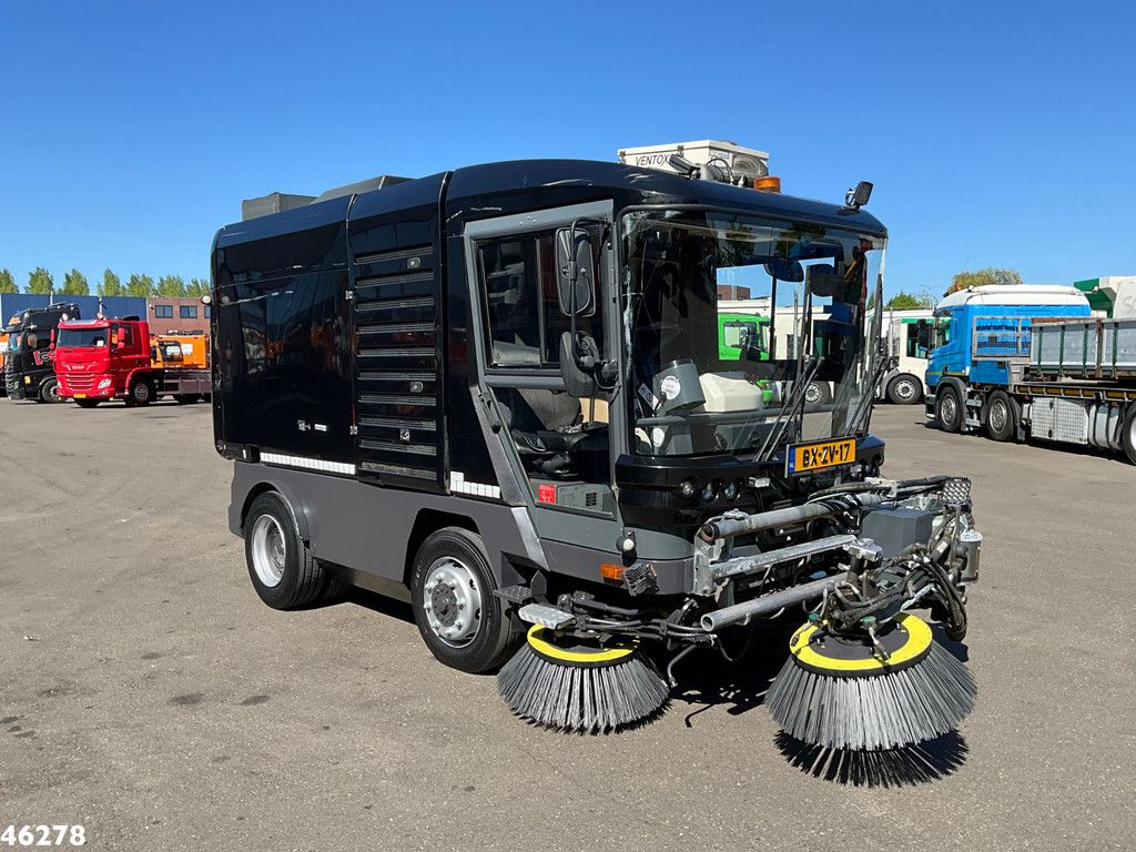 Ravo 580 with 3-rd brush