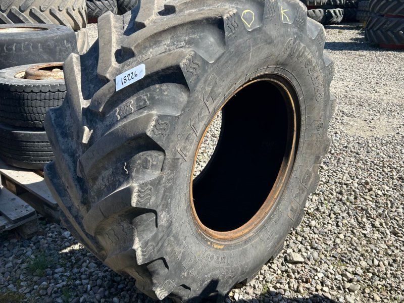 BKT 600/65R28