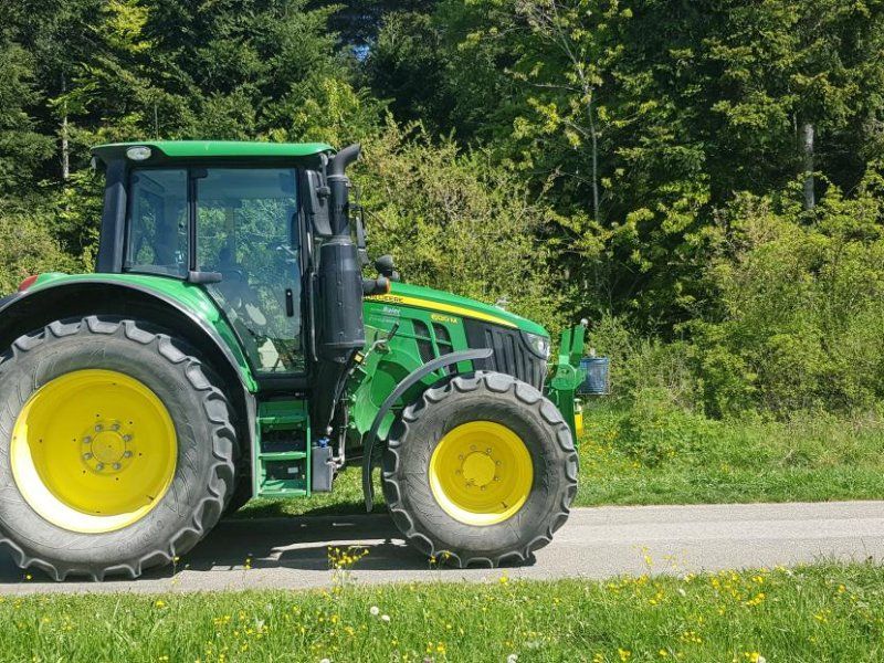 John Deere 6120M
