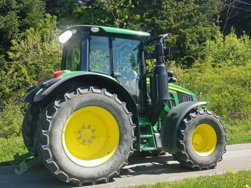 John Deere 6120M