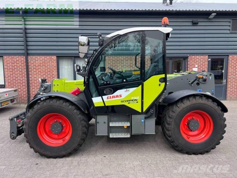 Claas scorpion 732