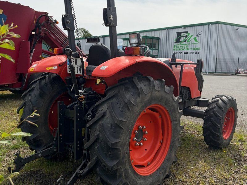 Kubota Tracteur agricole M4072DTH .