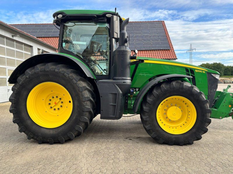 John Deere 8320R