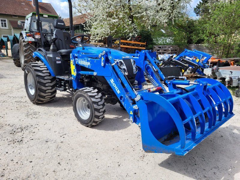 Solis 26 HST + Frontlader 3200EH + Greifschaufel  Zulassung