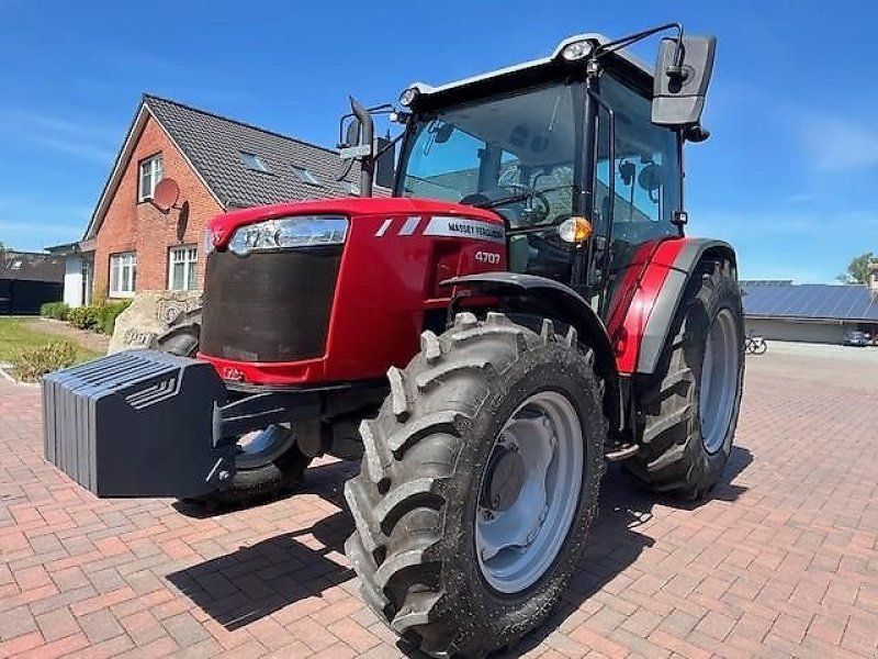 Massey Ferguson 4707 mit Power Shuttle + Druckluftbremsanlage