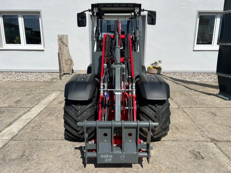 Weidemann 1260 LP mit hohe Hubhoehe