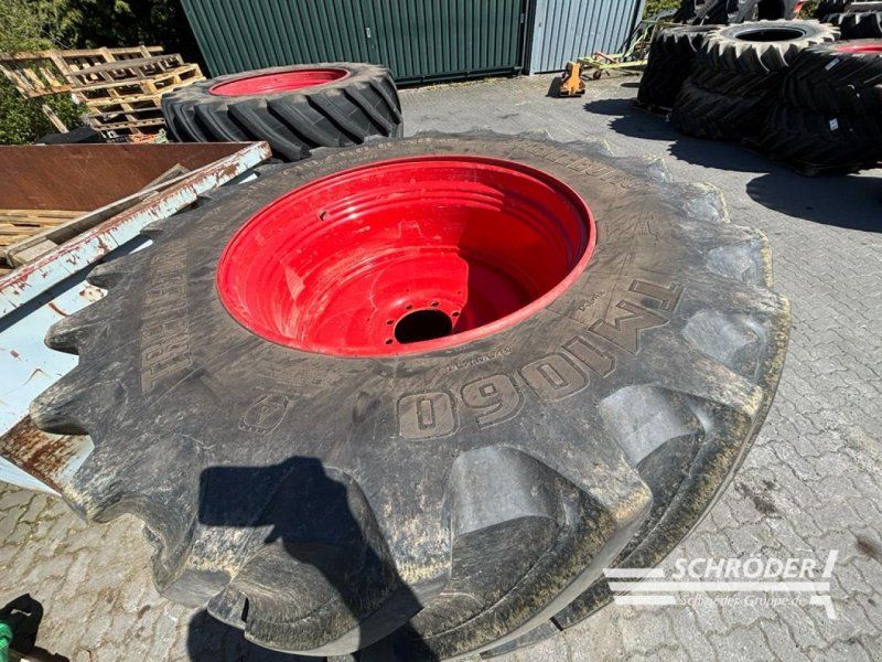 Fendt 540/65 R28 + VF 710/60 R38