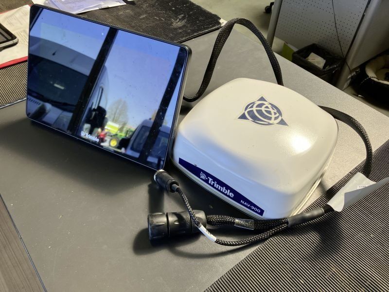 Claas TRIMBLE GFX 750 + NAV 900