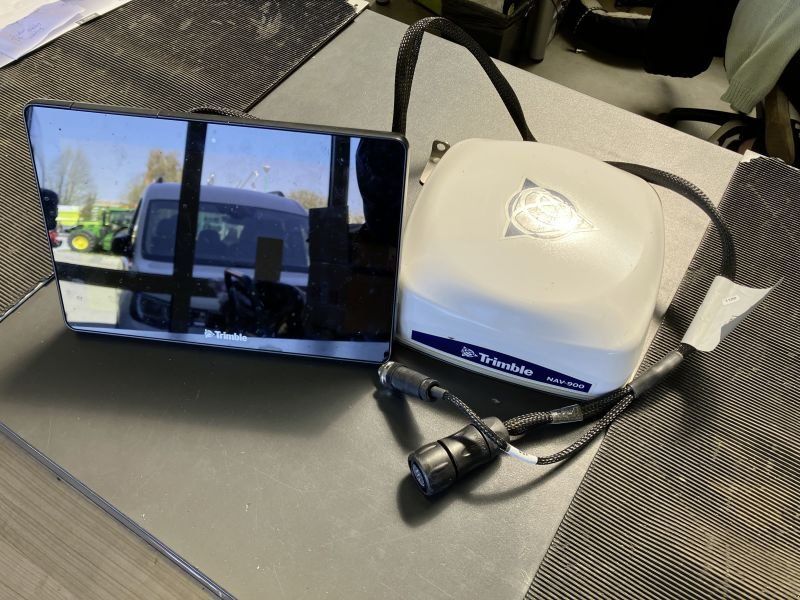 Claas TRIMBLE GFX 750 + NAV 900
