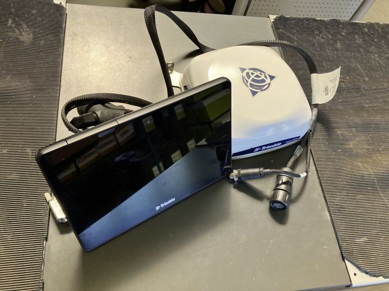 Claas TRIMBLE GFX 750 + NAV 900