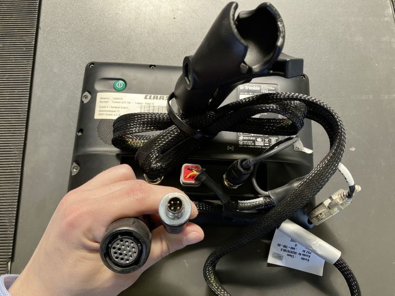 Claas TRIMBLE GFX 750 + NAV 900