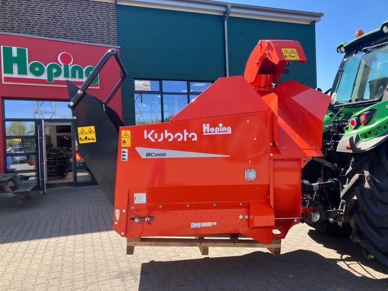 Kubota BC1200 Schwanenhalsauswurf